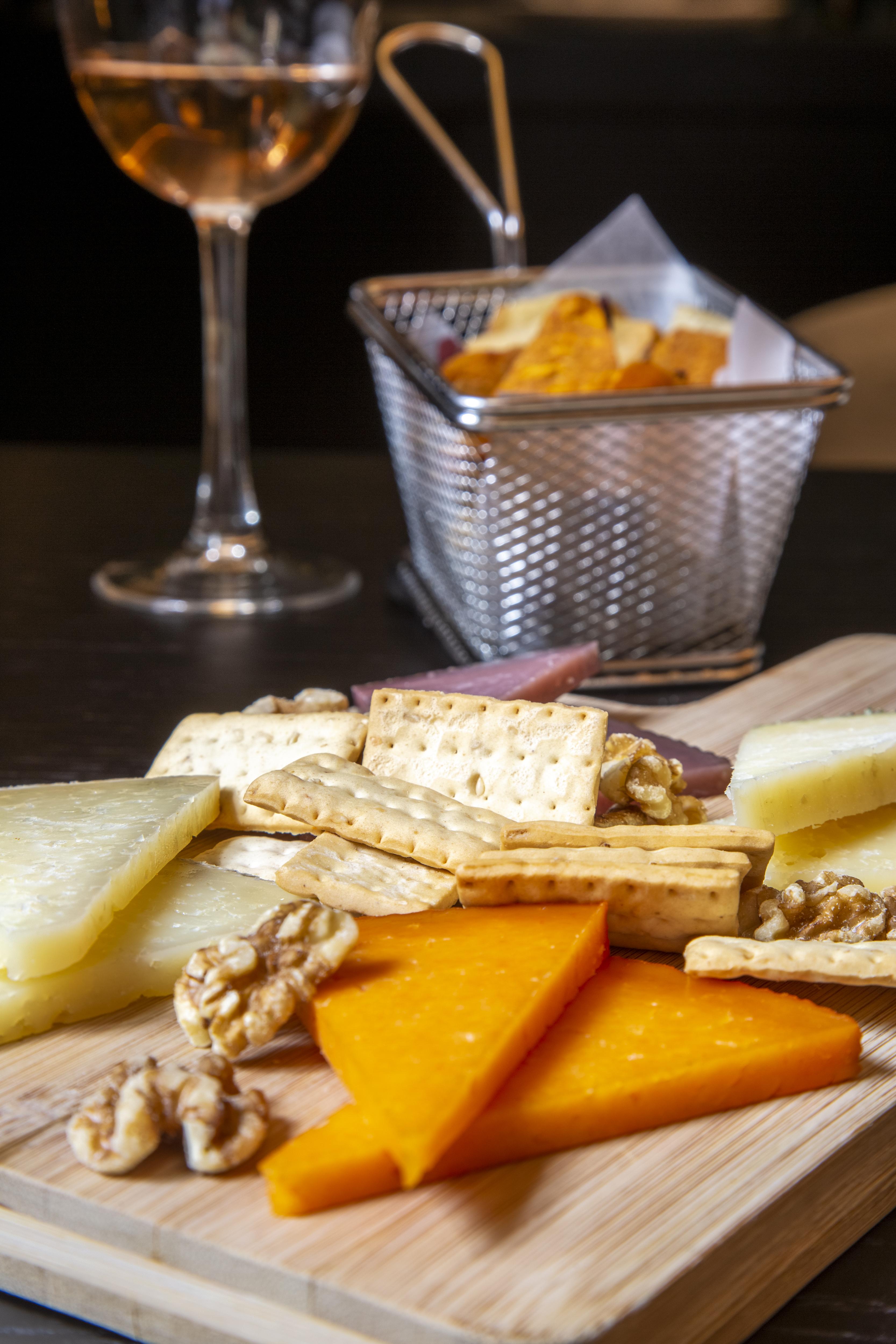 Готель Eugenia De Montijo, Autograph Collection Толедо Екстер'єр фото Cheese and crackers