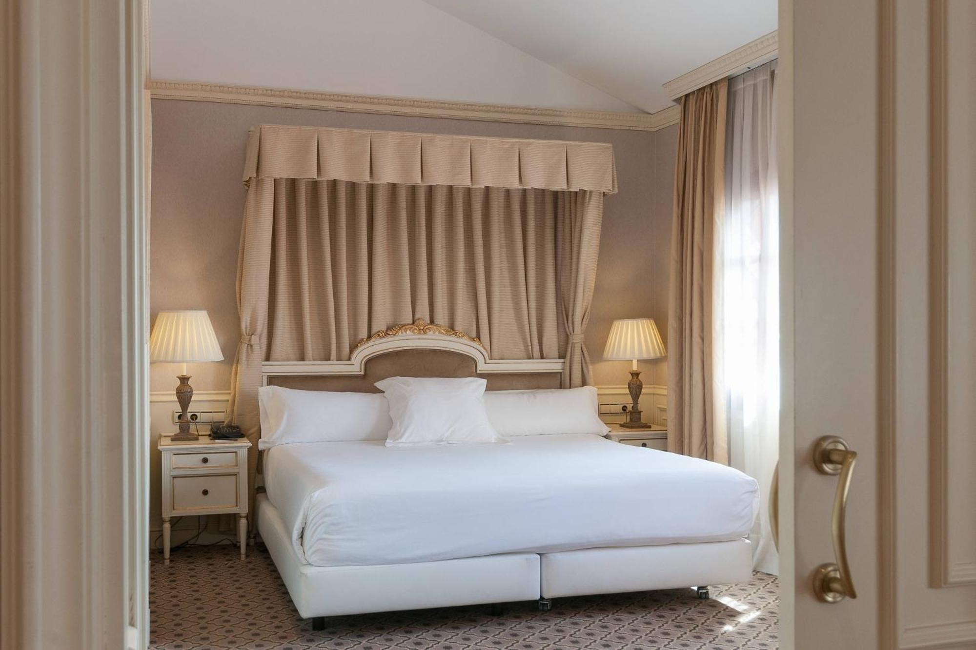 Готель Eugenia De Montijo, Autograph Collection Толедо Екстер'єр фото A bedroom at the hotel