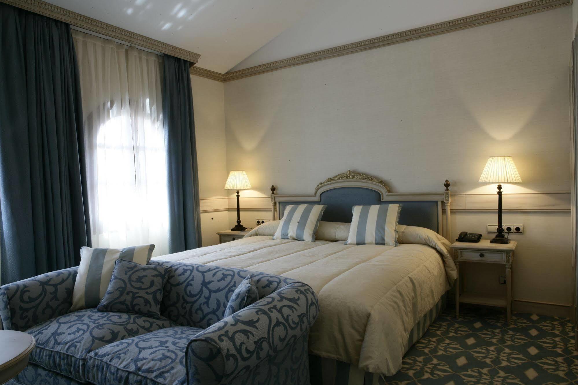 Готель Eugenia De Montijo, Autograph Collection Толедо Екстер'єр фото A bedroom at the hotel